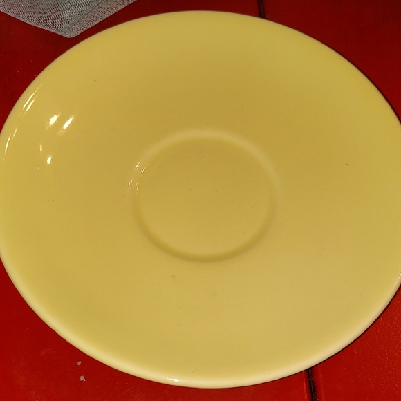 2 Vintage Taylor Smith & Taylor T.S.&T. Lu-Ray Pastels U.S.A. 6 in Yellow Plates - Picture 5 of 7